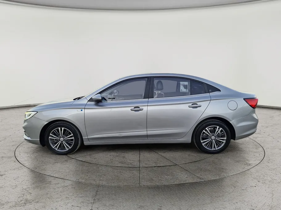 ام جي 5 LUX 2023 