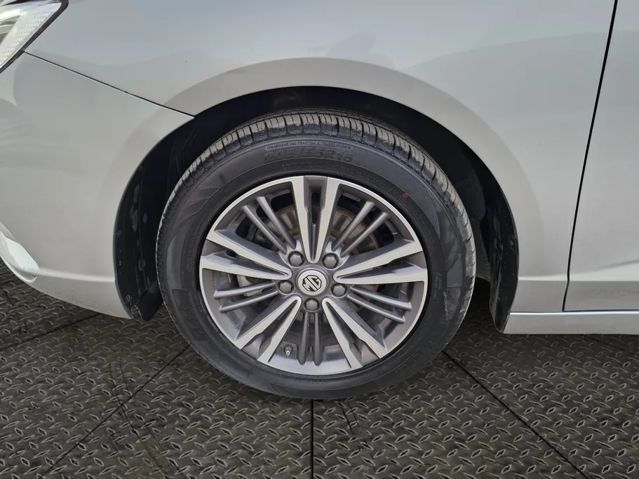 ام جي 5 LUX 2023 