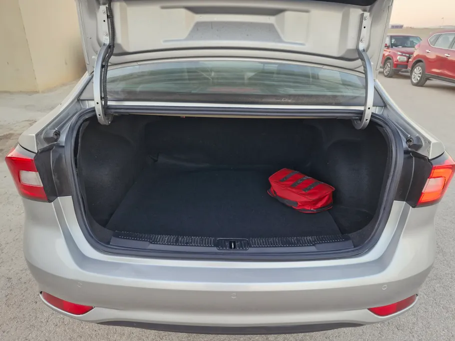 ام جي 5 LUX 2023 