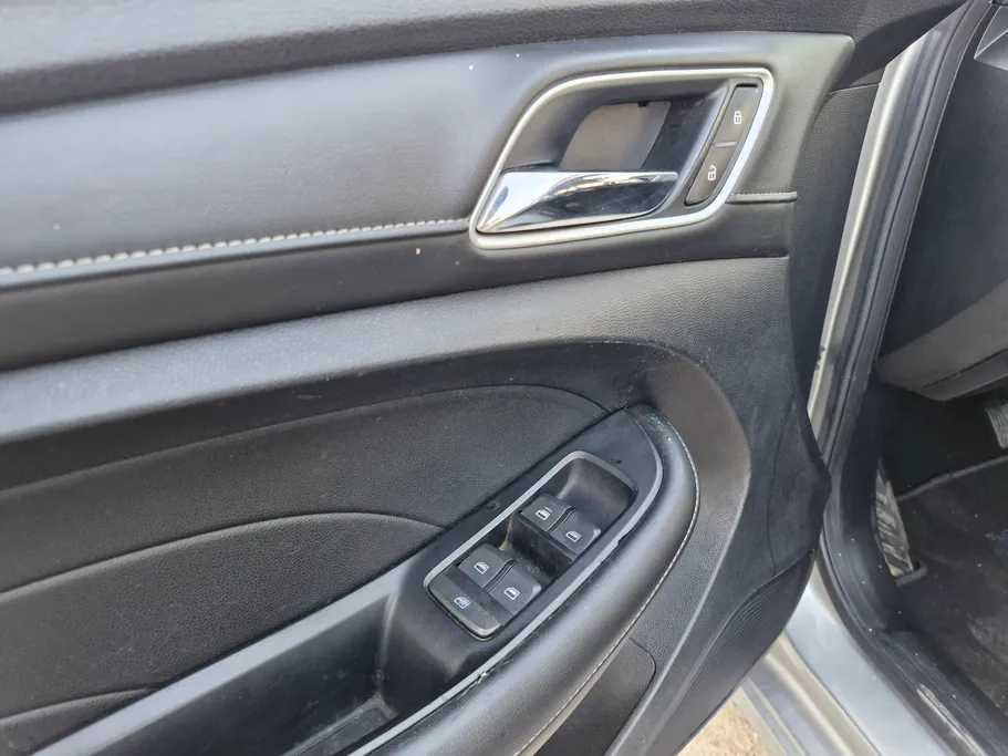 ام جي 5 LUX 2023 