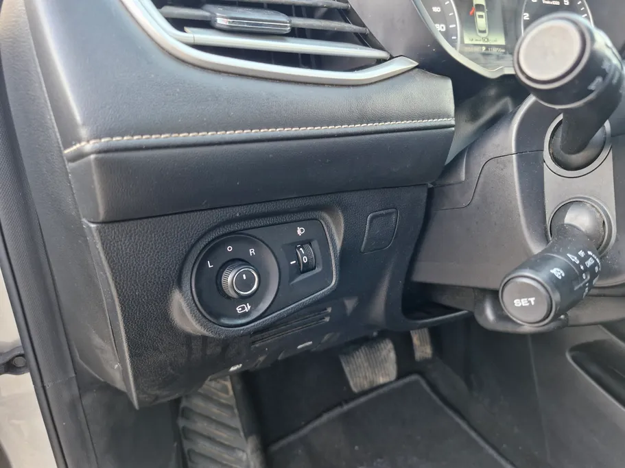 ام جي 5 LUX 2023 