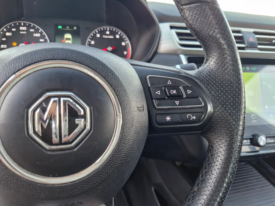 ام جي 5 LUX 2023 