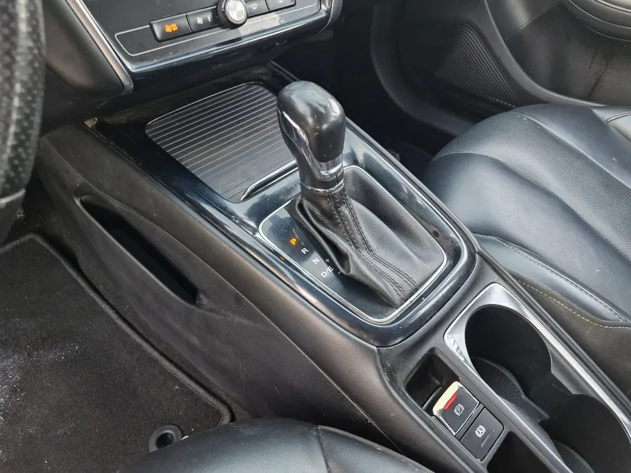 ام جي 5 LUX 2023 