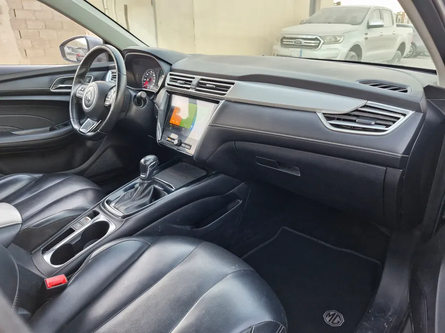 ام جي 5 LUX 2023 