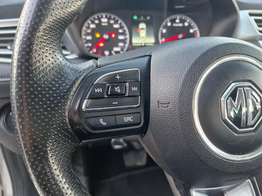 ام جي 5 LUX 2023 