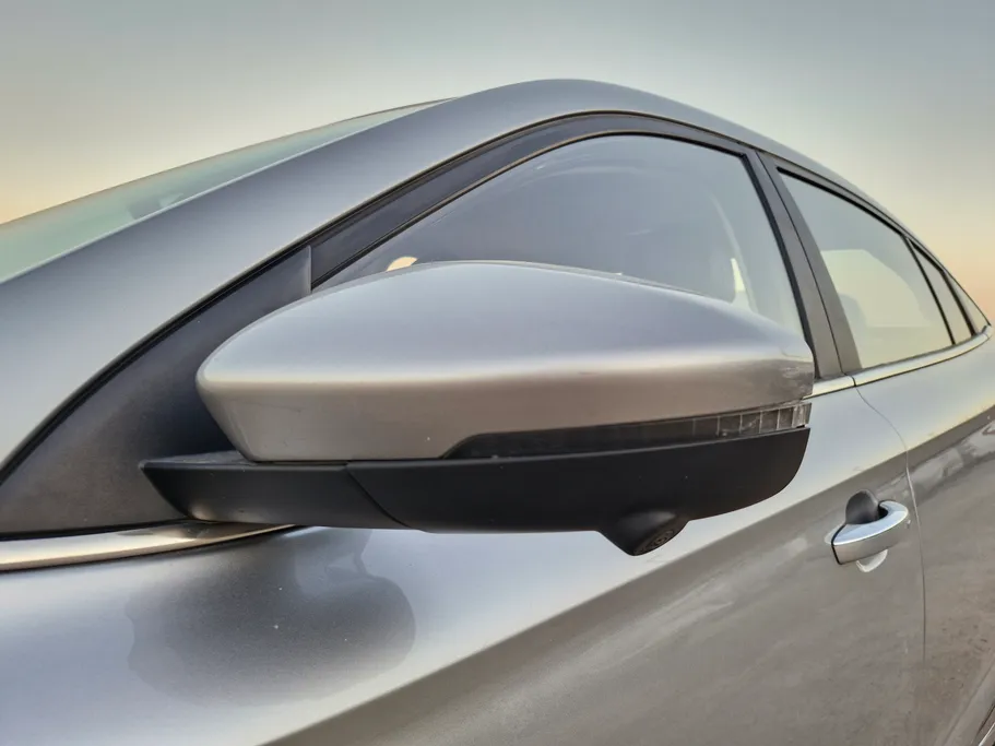 ام جي 5 LUX 2023 