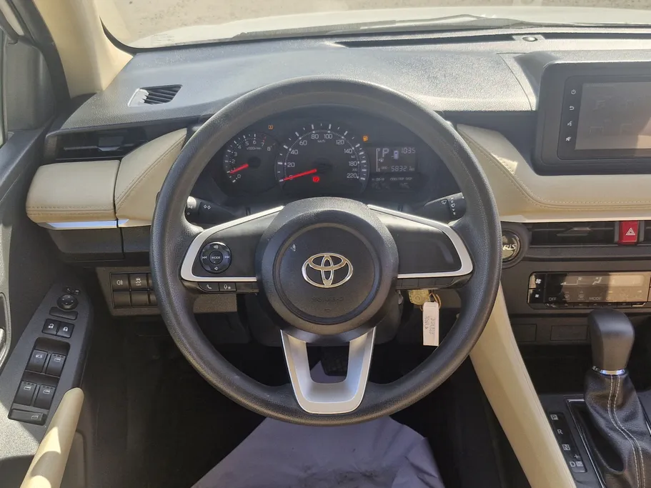 2023 Toyota Yaris  Y 