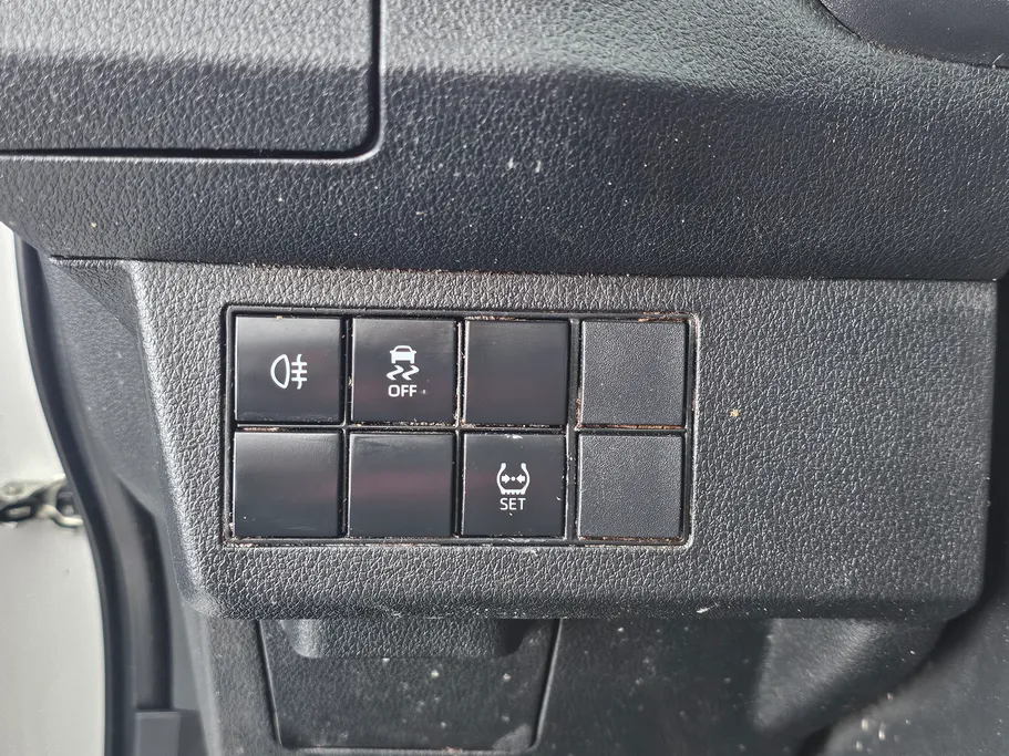 تويوتا يارس Y 2023 