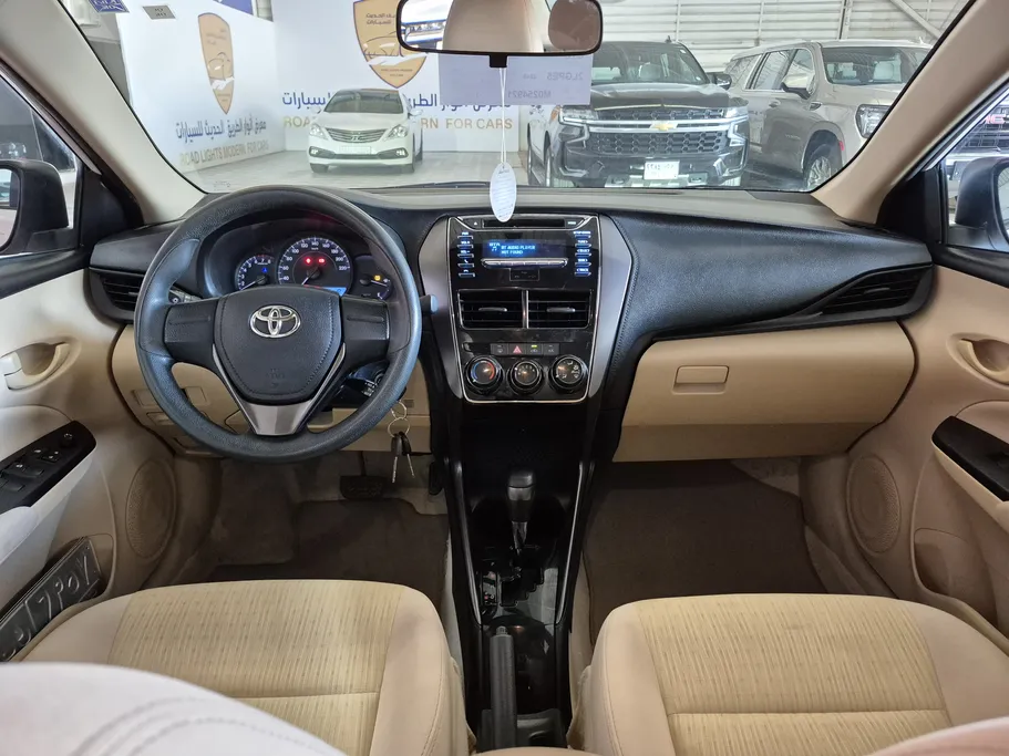 2022 Toyota Yaris  Y 