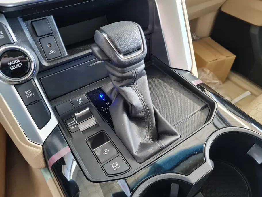 تويوتا لاندكروزر GXR1 2026 