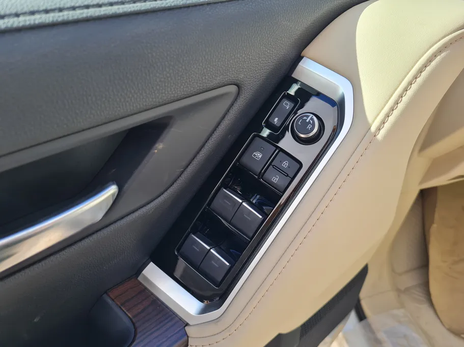 تويوتا لاندكروزر GXR4 2026 