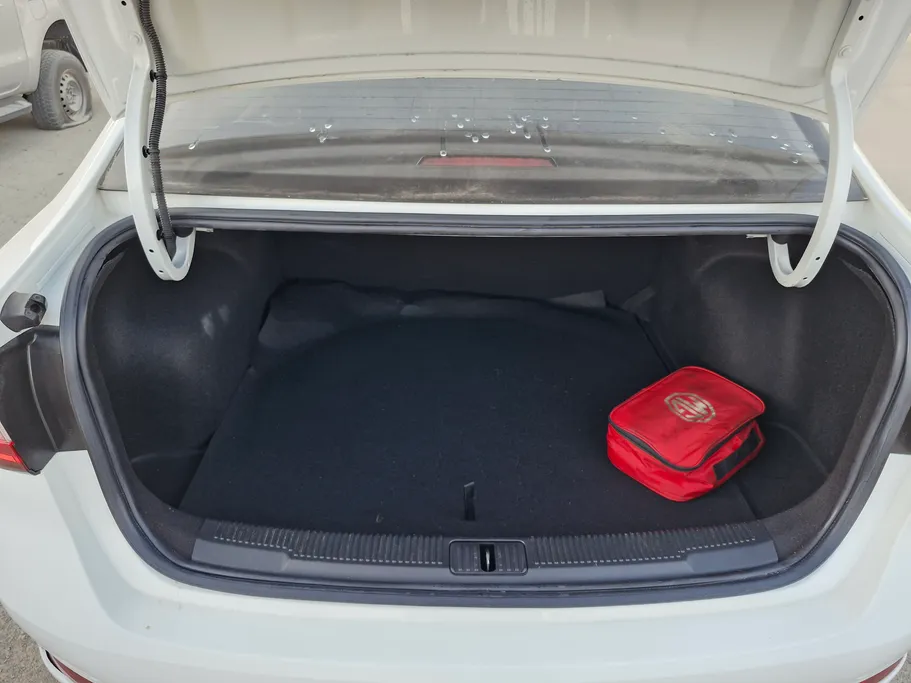 ام جي 5 STD 2023 