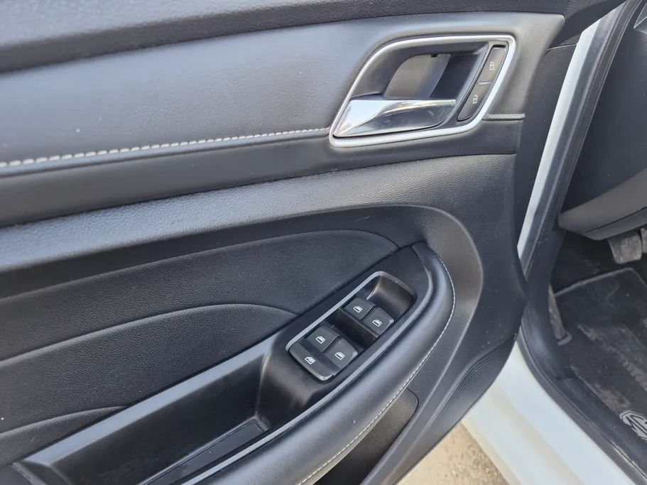 ام جي 5 STD 2023 