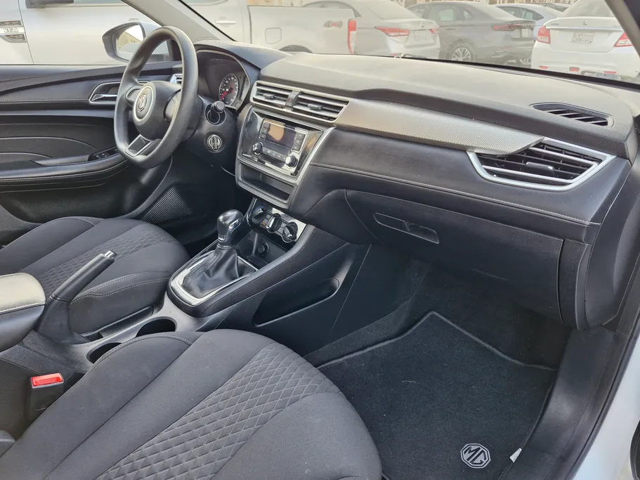 ام جي 5 STD 2023 