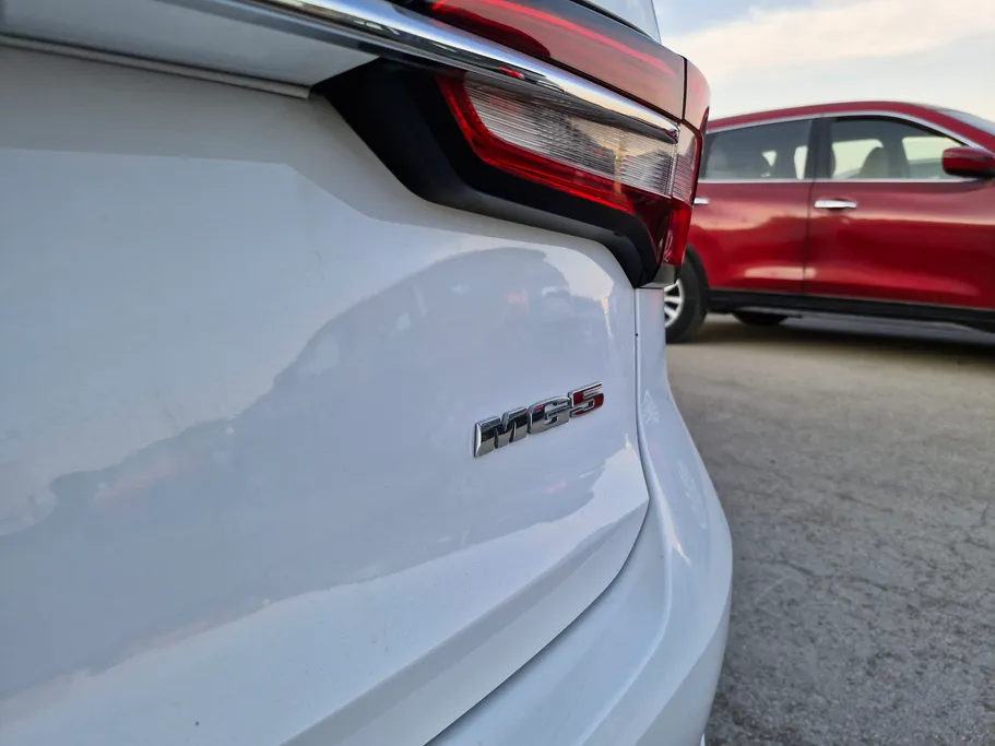 ام جي 5 STD 2023 