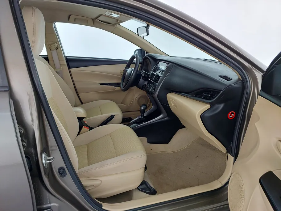 2021 Toyota Yaris  Y 