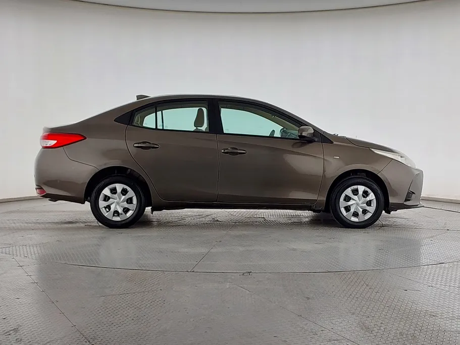 2021 Toyota Yaris  Y 