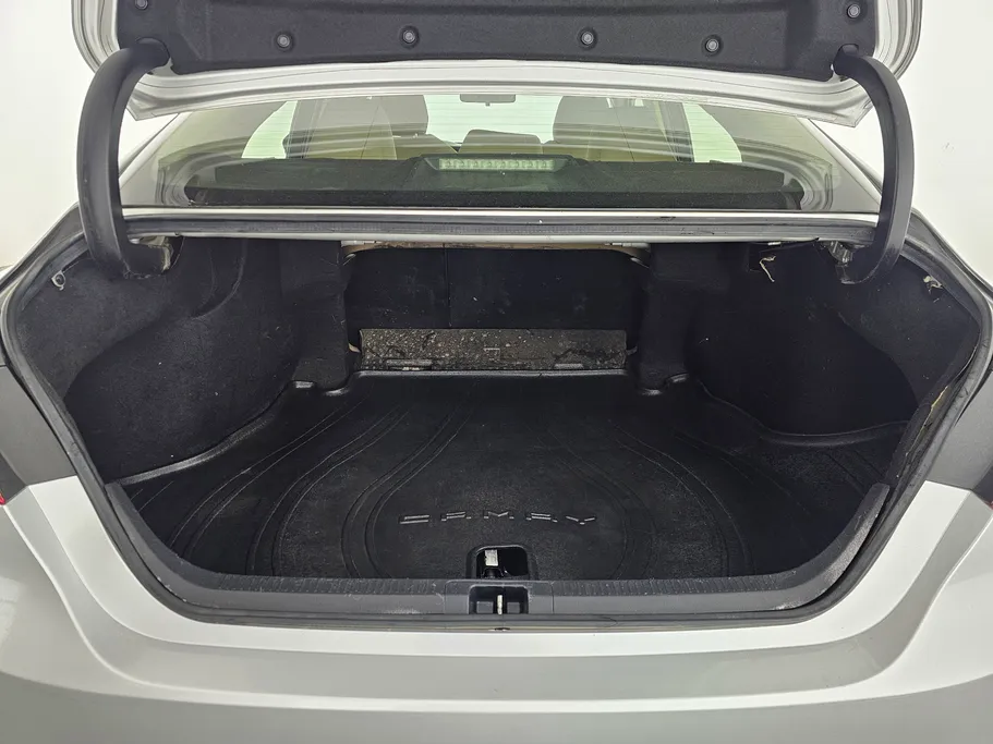 تويوتا كامري LE HEV 2021 