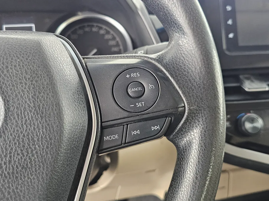 تويوتا كامري LE HEV 2021 