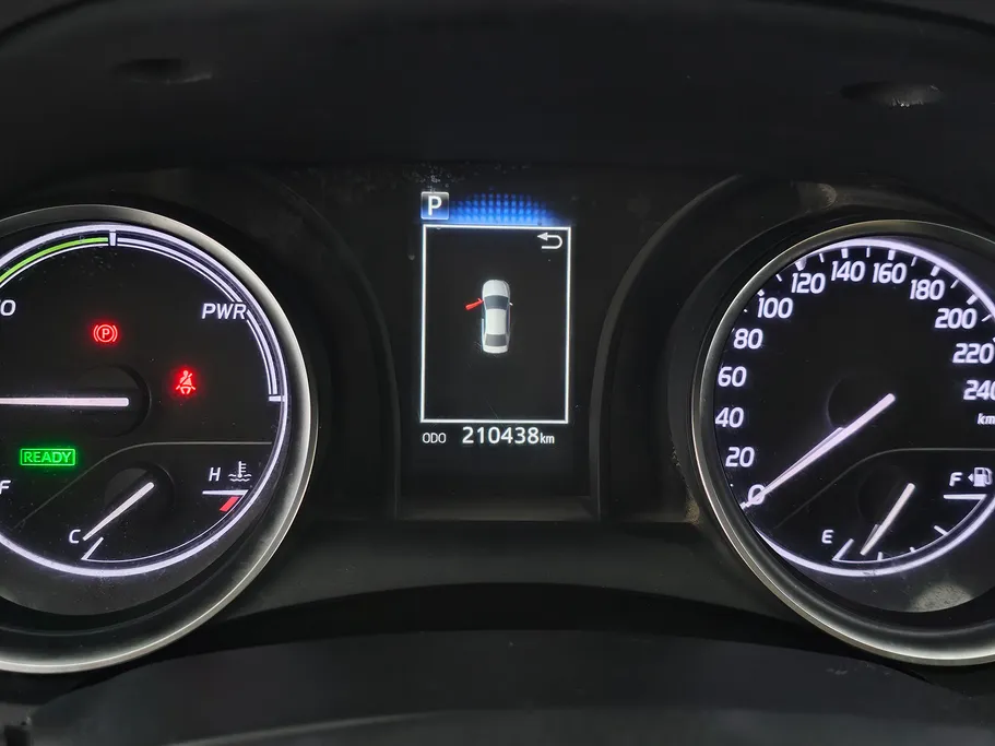 تويوتا كامري LE HEV 2021 