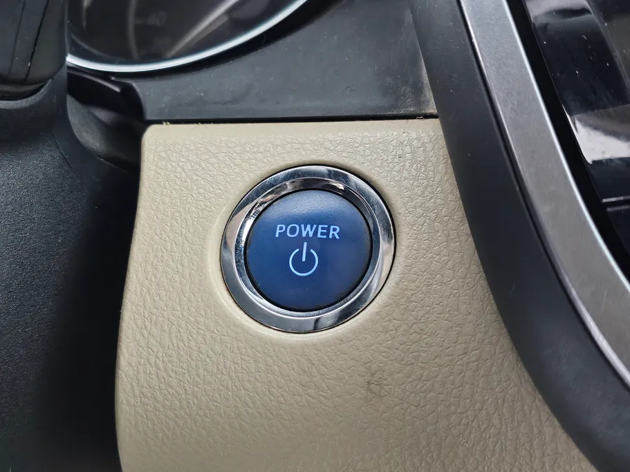 تويوتا كامري LE HEV 2021 