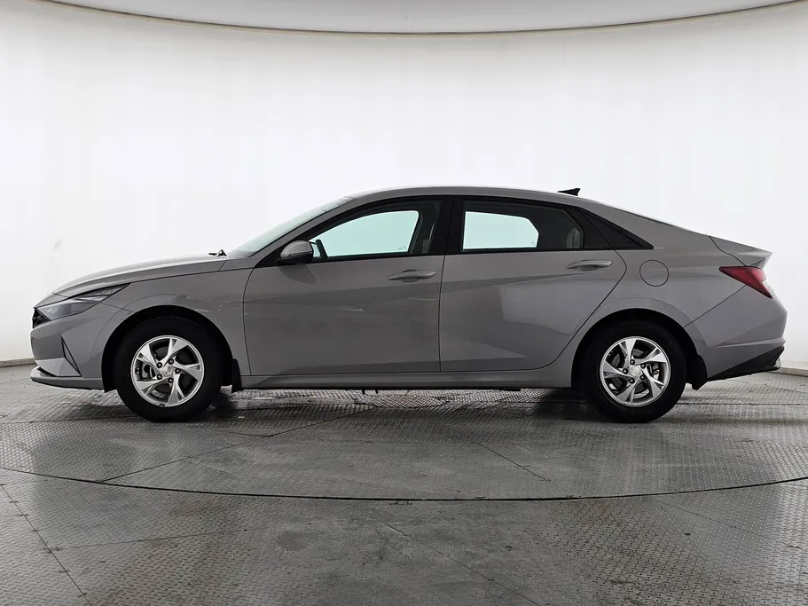 2022 Hyundai Elantra Smart 