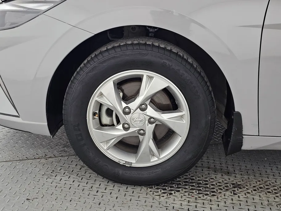 2022 Hyundai Elantra Smart 