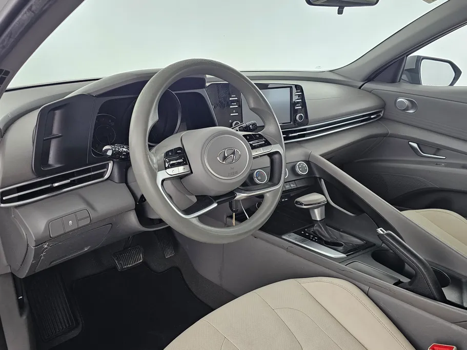 2022 Hyundai Elantra Smart 