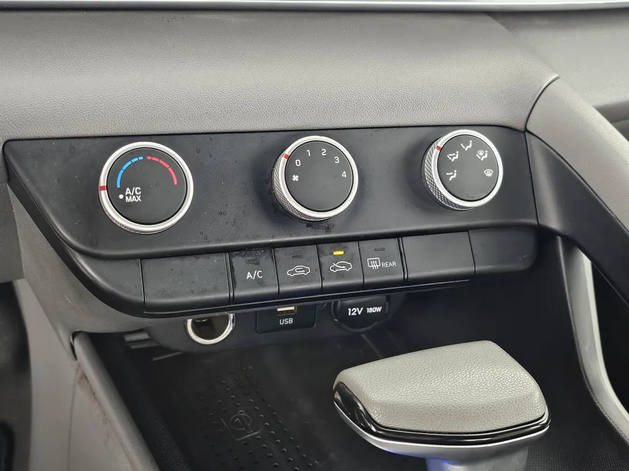 2022 Hyundai Elantra Smart 