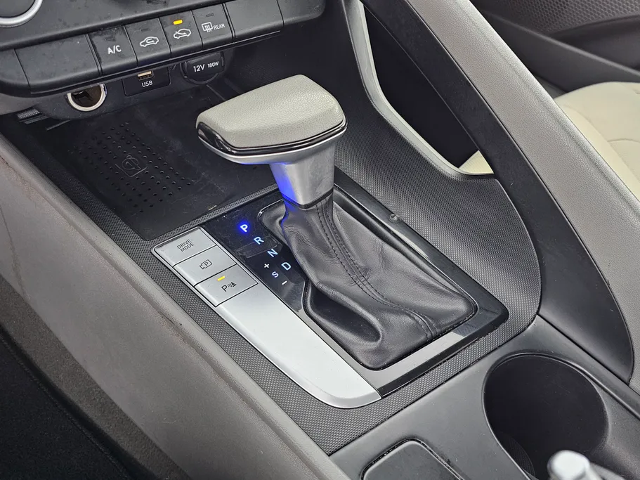 2022 Hyundai Elantra Smart 