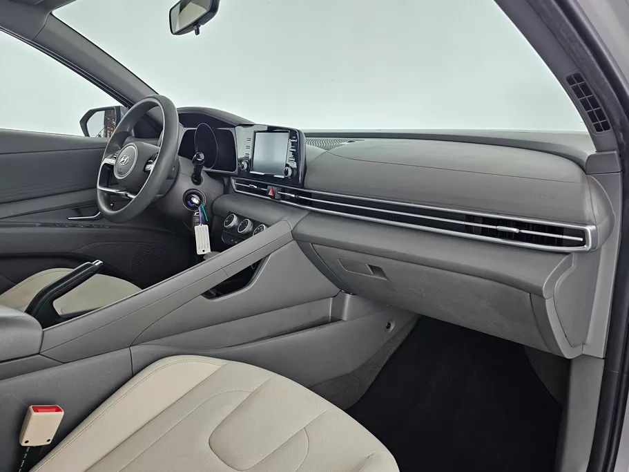 2022 Hyundai Elantra Smart 