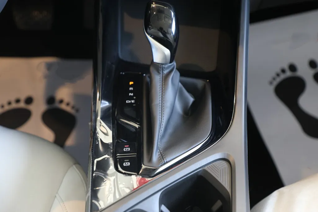 2025 MG 5 STD New Shape 