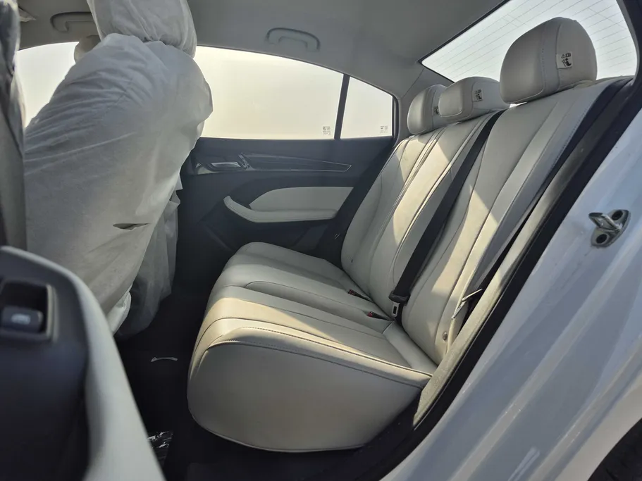 ام جي 5 ستاندر الشكل الجديد 2025 