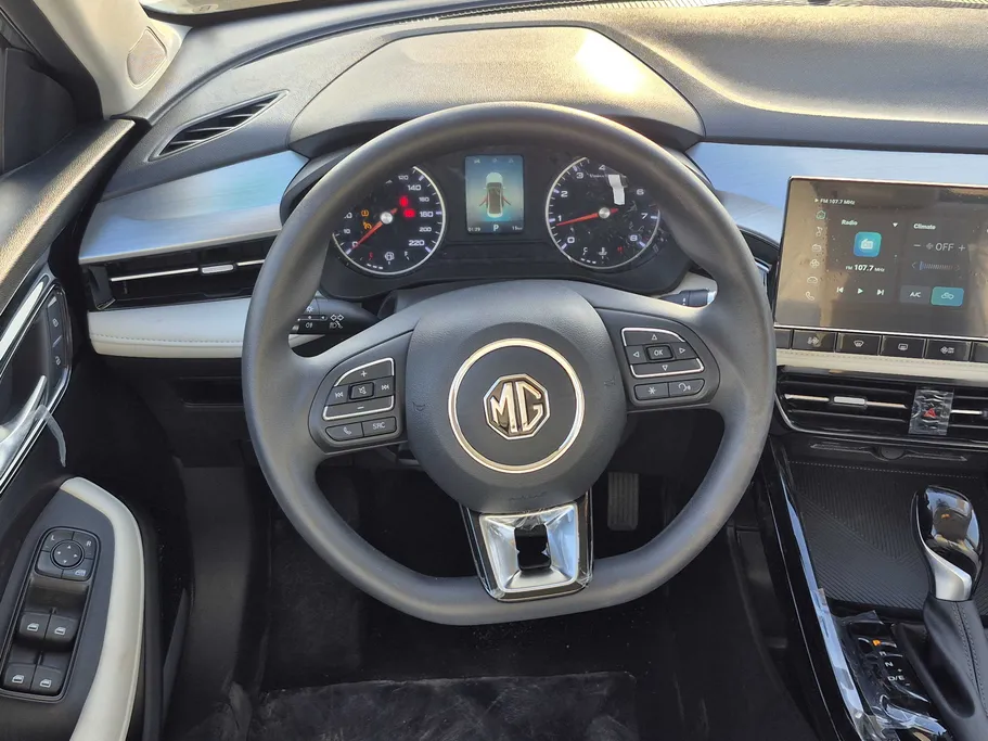 ام جي 5 ستاندر الشكل الجديد 2025 