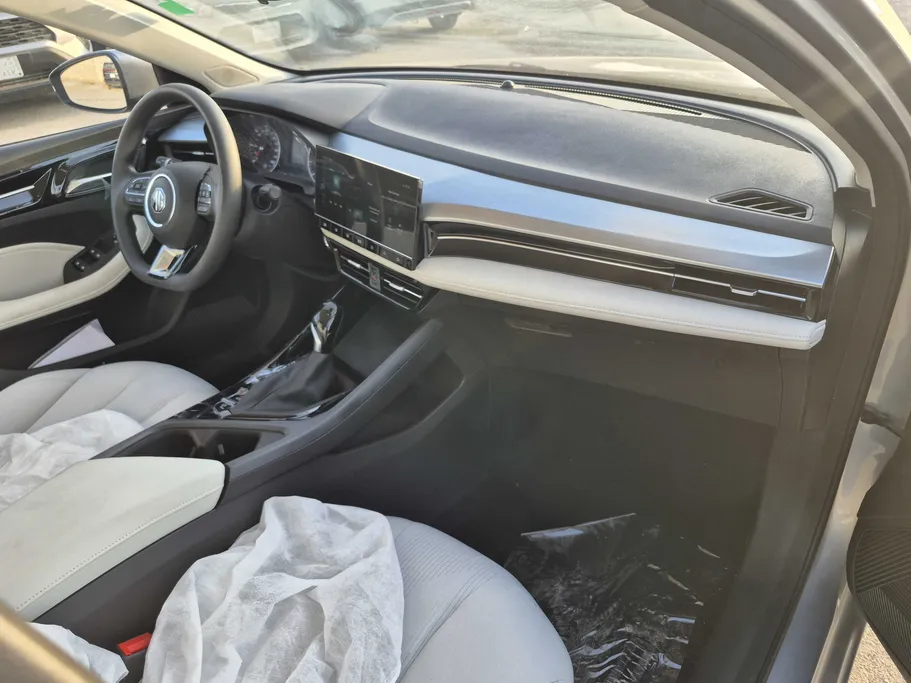 ام جي 5 ستاندر الشكل الجديد 2025 