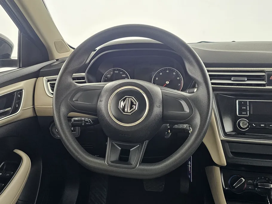 ام جي 5 STD 2022 