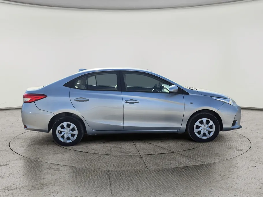 2021 Toyota Yaris  Y 