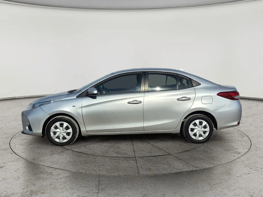 2021 Toyota Yaris  Y 