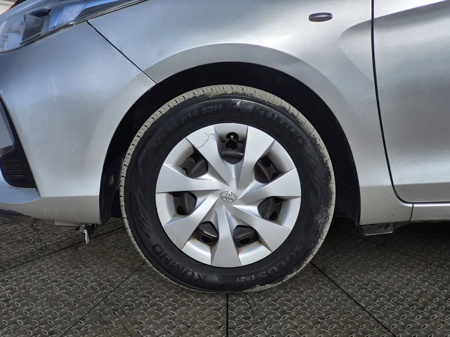 2021 Toyota Yaris  Y 