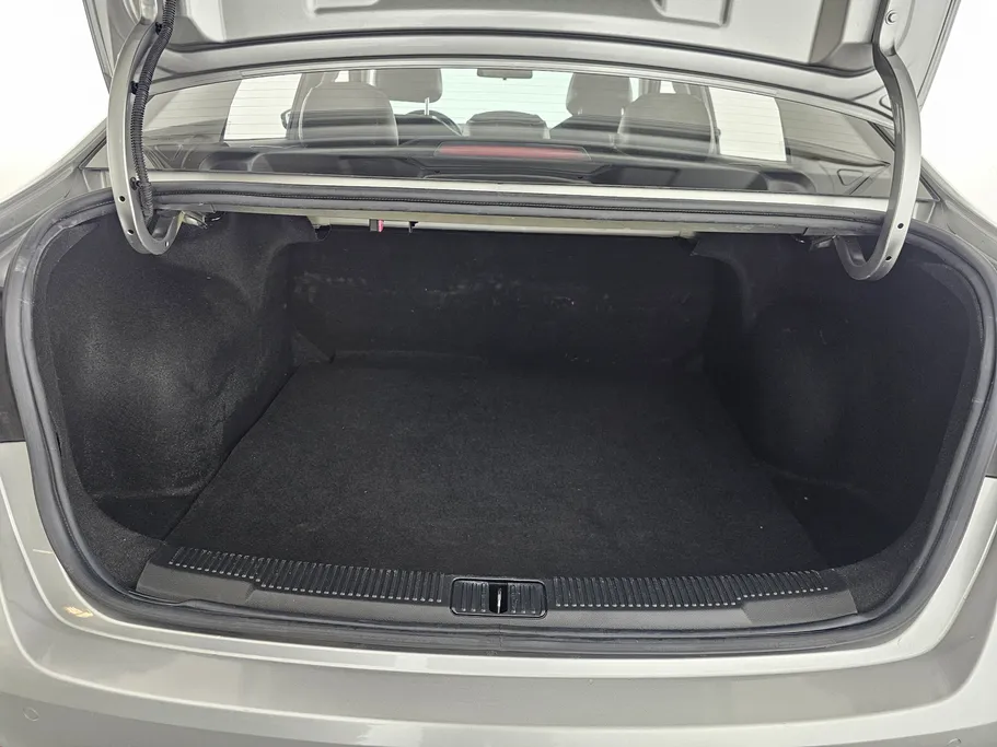 ام جي 5 LUX 2023 