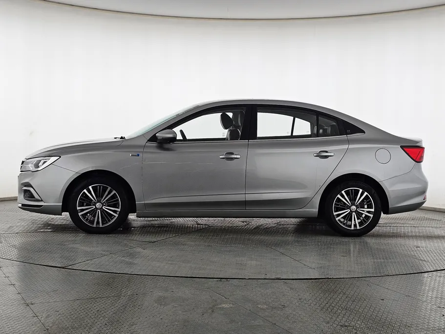 ام جي 5 LUX 2023 