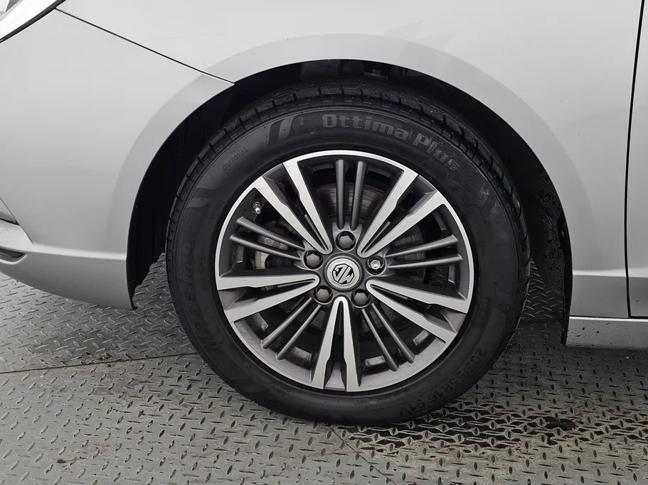 ام جي 5 LUX 2023 