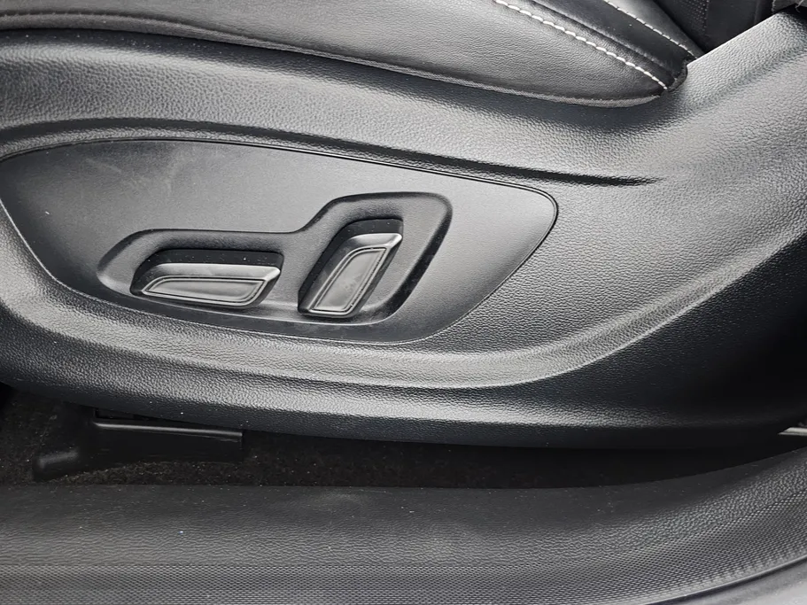 ام جي 5 LUX 2023 