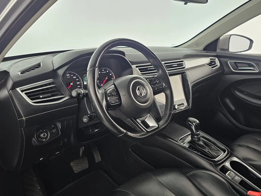 ام جي 5 LUX 2023 