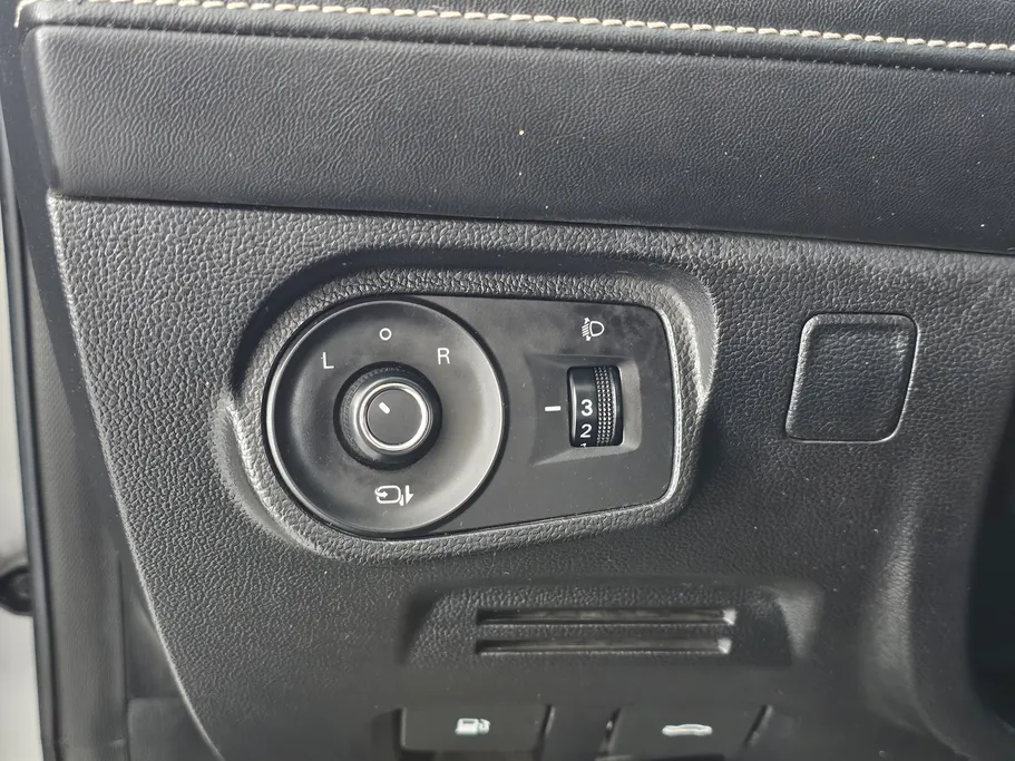 ام جي 5 LUX 2023 