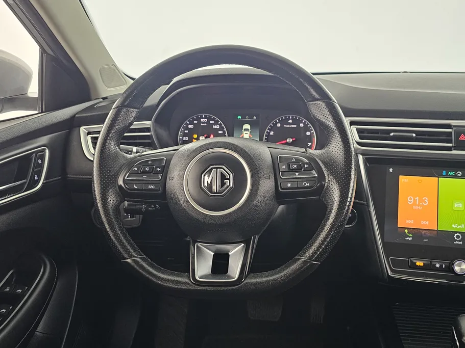 ام جي 5 LUX 2023 