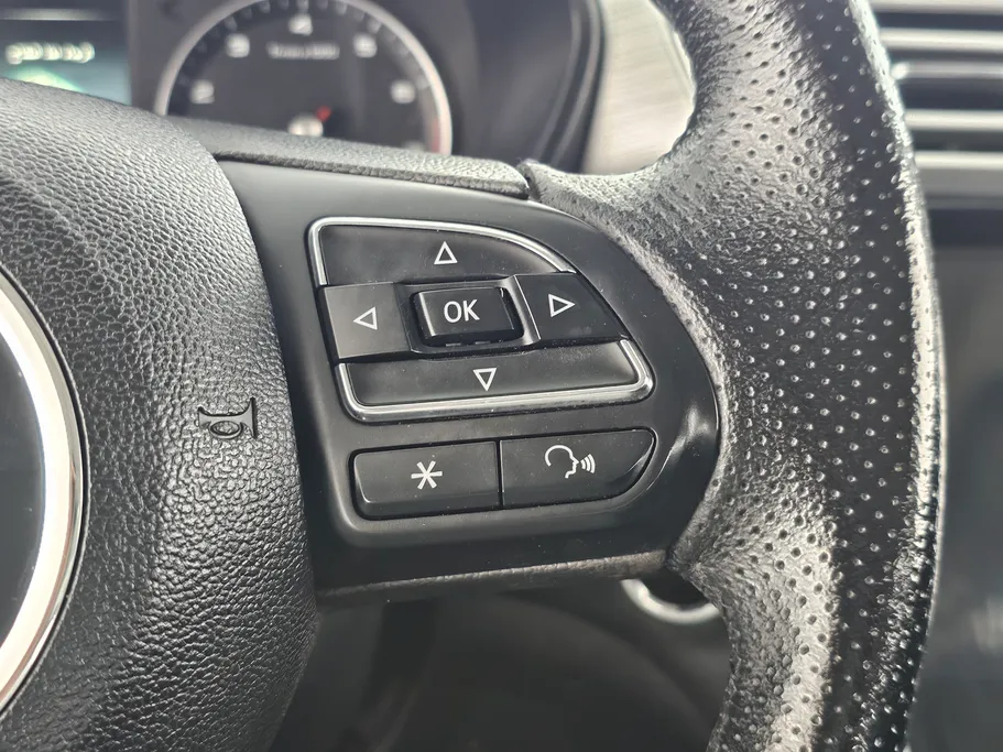 ام جي 5 LUX 2023 