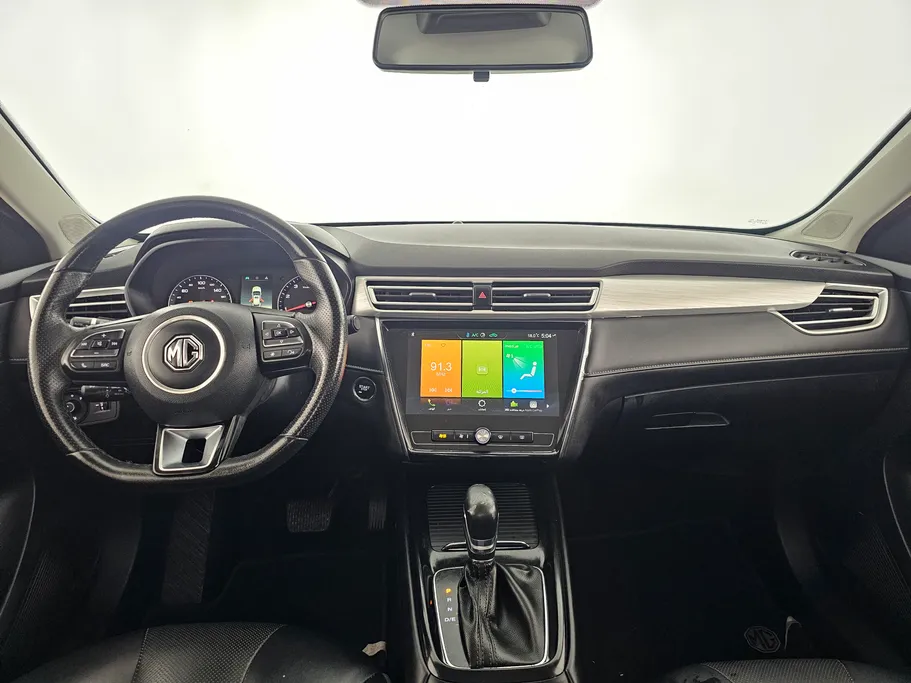 ام جي 5 LUX 2023 