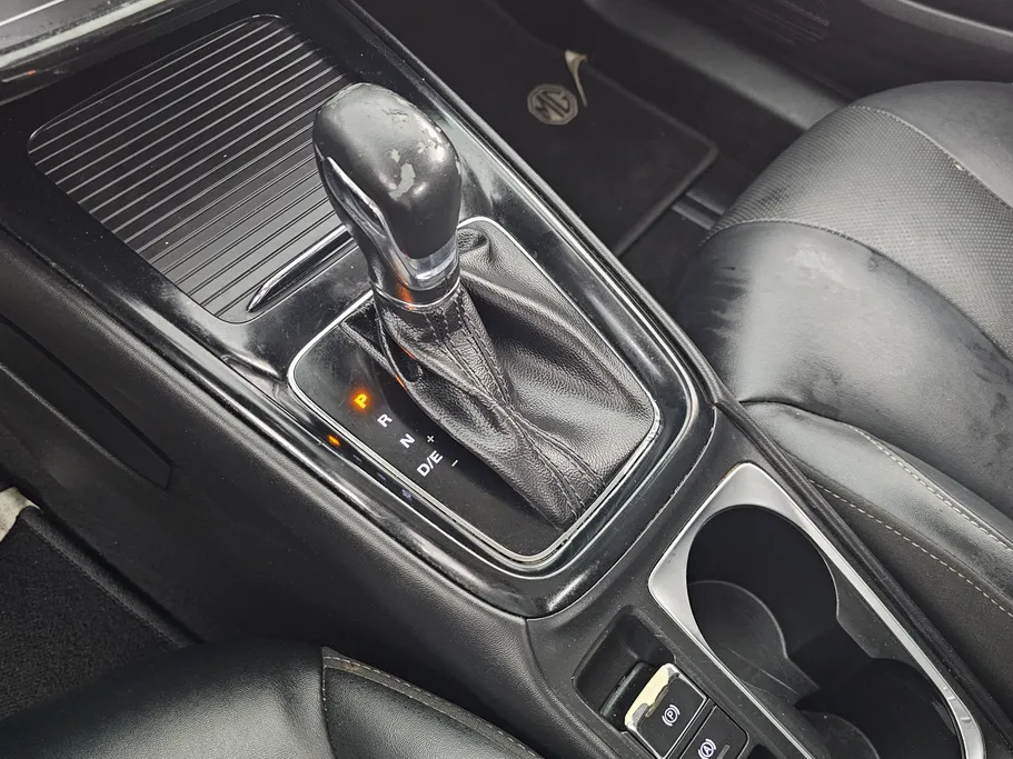 ام جي 5 LUX 2023 