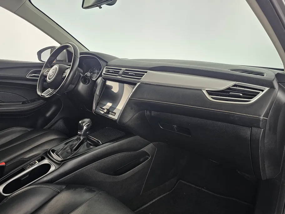 ام جي 5 LUX 2023 